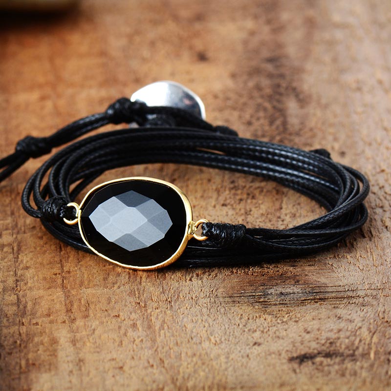 Handgefertigtes Armband aus schwarzem Onyx und schwarzer Wachskordel