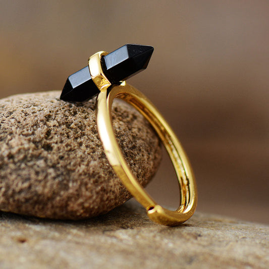 Resizable Schwarzer Onyx Sechseckiger Kegel Stein Vergoldeter Ring